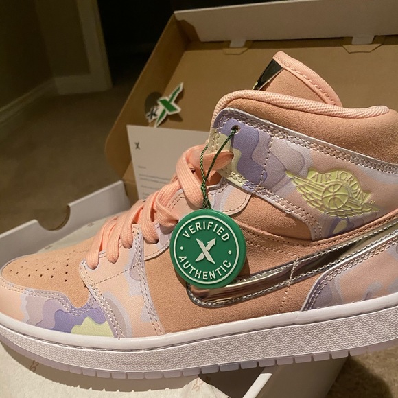 ** SOLD ** Jordan womens p(her)spective mid SE - Picture 3 of 7